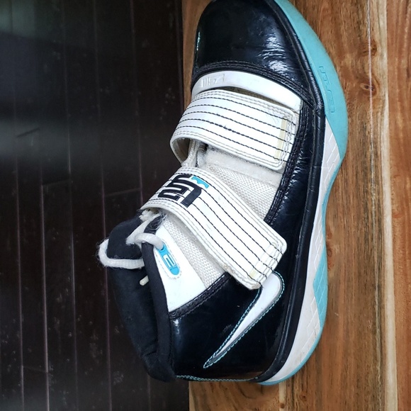 Nike Zoom Lebron hi top youth size 4 2009 edition - Picture 2 of 12